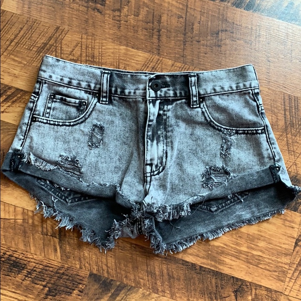 Bullhead Denim Co • Distressed Jean Short • Size 3